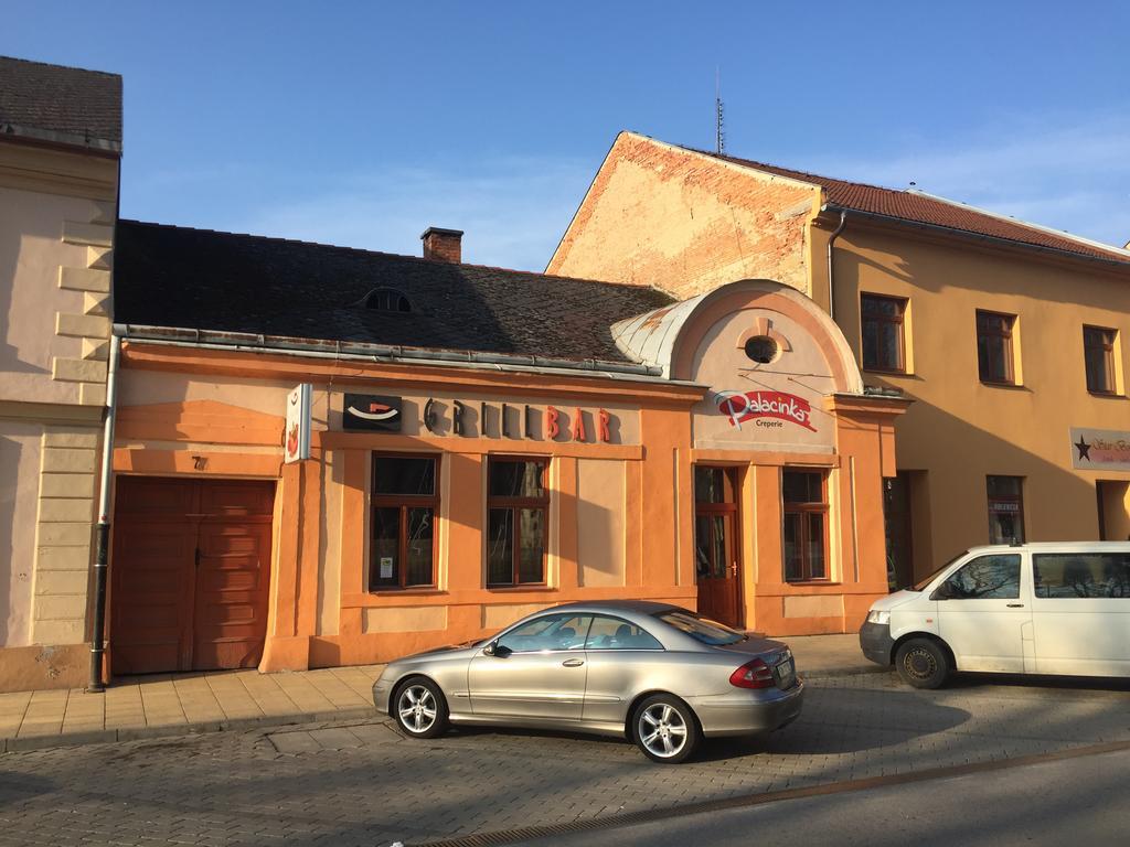 Grillbar Penzion & Restaurant Spisska Nova Ves Ngoại thất bức ảnh
