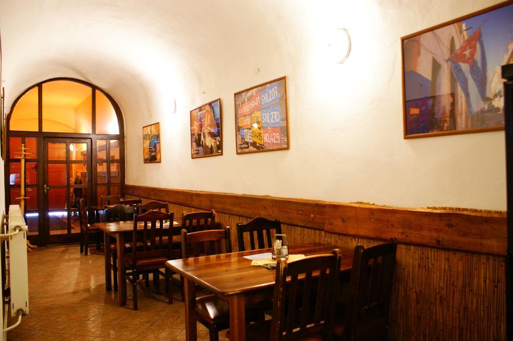 Grillbar Penzion & Restaurant Spisska Nova Ves Ngoại thất bức ảnh