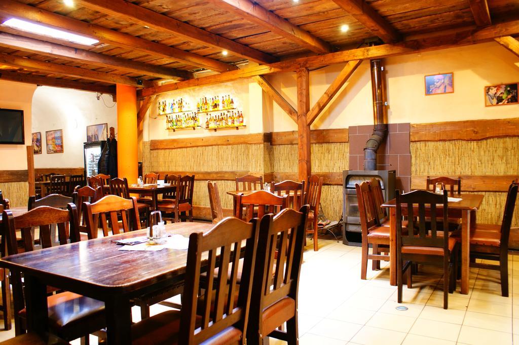 Grillbar Penzion & Restaurant Spisska Nova Ves Ngoại thất bức ảnh
