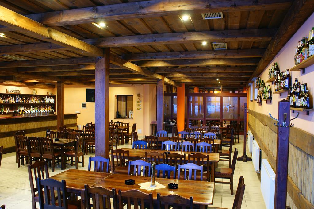 Grillbar Penzion & Restaurant Spisska Nova Ves Ngoại thất bức ảnh